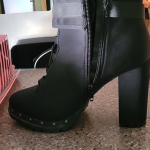 Ladies sharp high heel boot